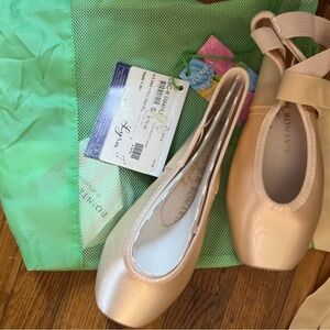 Gaynor Minden Pointe Shoes - European Made - 8.5 M4HLH